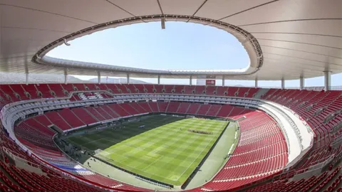 杨旭深情回忆足球青春岁月，倾囊相授经验，助力中国足球新星崛起——中超激情直播现场！