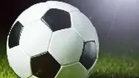 皇马以2-0完胜希罗纳，保住西甲冠军争夺战火种